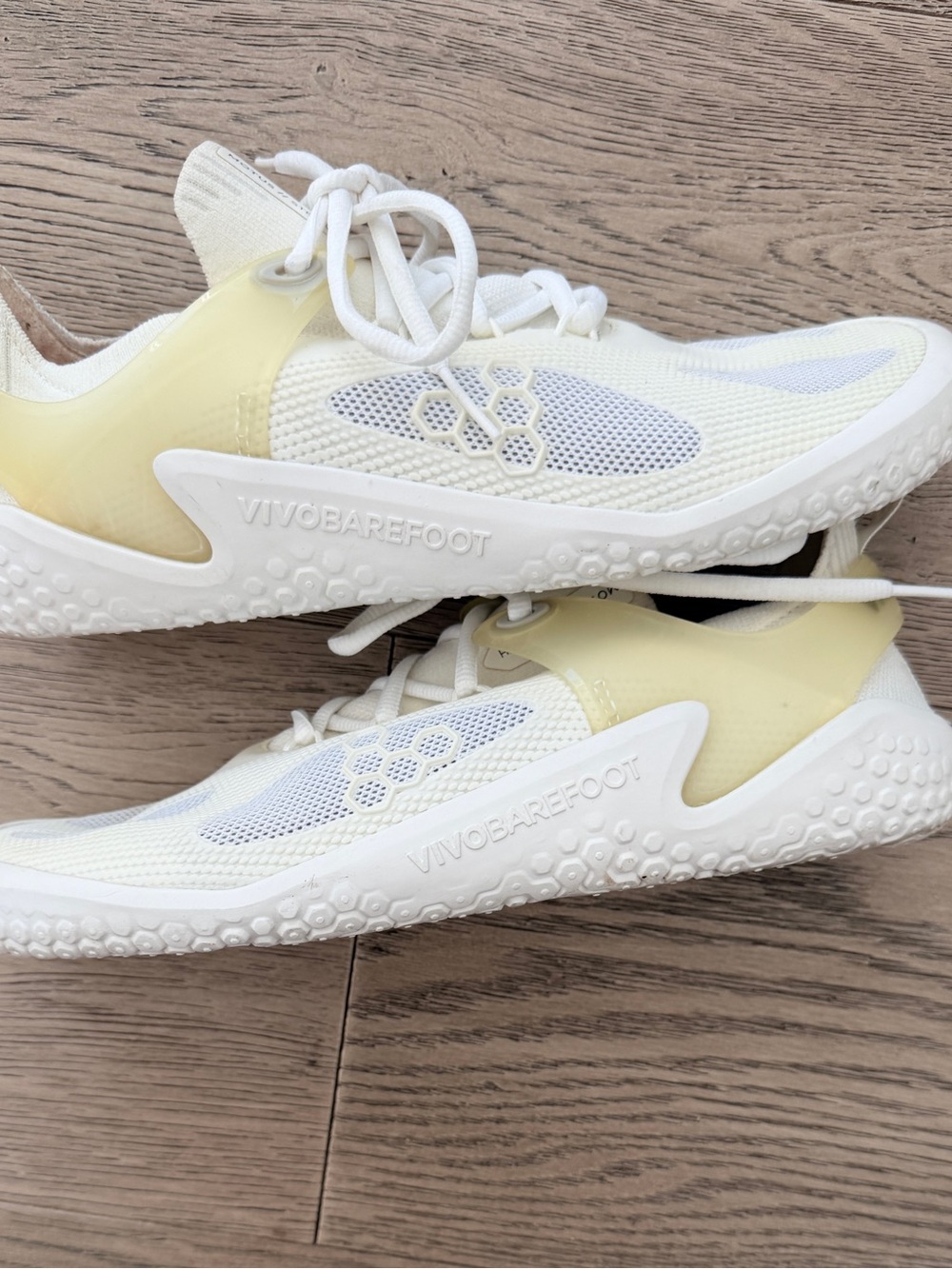 Vivo barefoot Women’s Motus Strength Zero Drop Training Shoe size 8